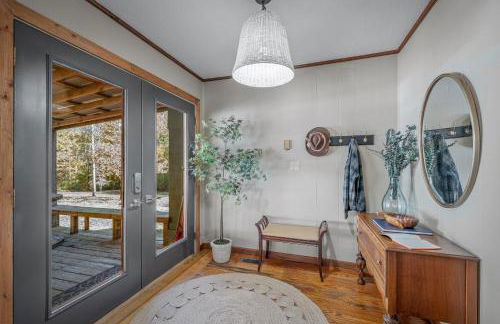 Big Yard Family Getaway - Pets OK - Grill and Hike - Foto 29