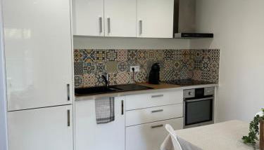 LE TERRACOTTA COTE D'AZUR - Proche PLAGE - Terrasse & Confort - CLIM - Parking et Wifi Gratuit- OFFRE SPECIALE - Foto 4, stove, dishwasher, pet friendly