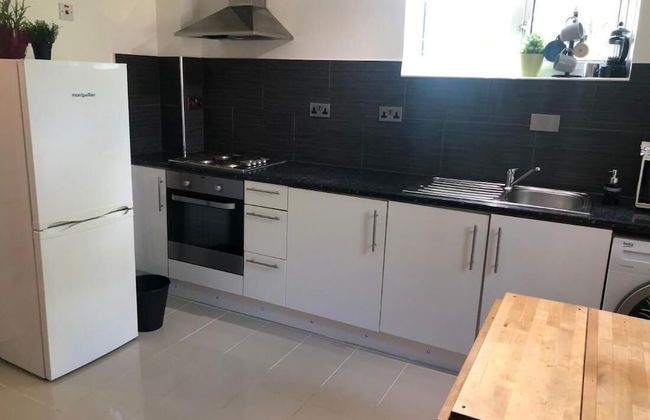 Small Modern Comfortable 2 Bedroom Apartment - Cmyr - Foto 45