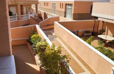 2 bedroom apartment with a pool - Foto 33