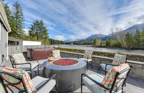 Riverfront Home with Deck, Near Mount Rainier! - Foto 1