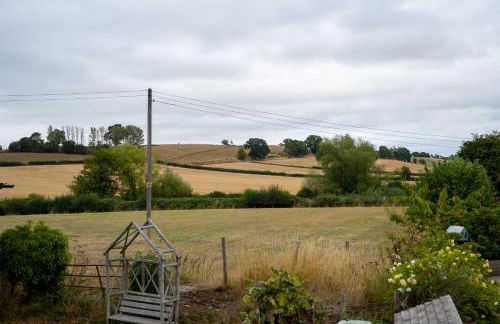 Bramble Cottage - Cosy 2 Bed With Deluxe HOT TUB & Log Burner - Photo 12