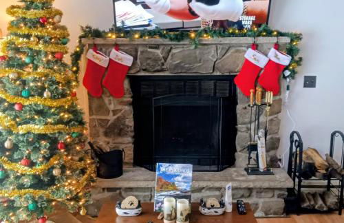 Hideout Pocono Chalet - Foto 27