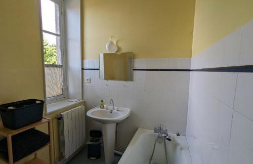 Loue belle demeure dans une grande propriété - 16 couchages, 8 chambres, 320 m2 - 30 min de Vichy - Foto 32