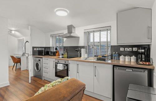 Light And Bright Apartment In The Middle Of Andover - Photo 5