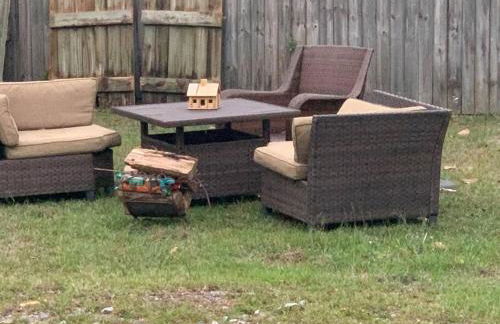 Plenty Parking for Boat ,RV, Trailers w Cars Cozy 2 BDRM COTTAGE - Foto 8