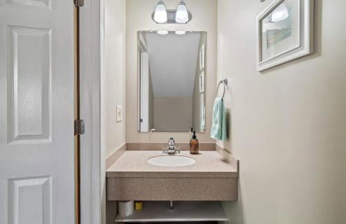 Historic District w Fully Stocked Kitchen and Sleeps 6 - Foto 16