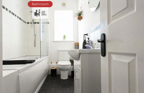 Quiet Premium Stansted Apartment in Central Location with WiFi and Desk - Foto 2