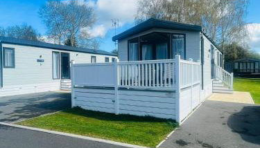 Evergreen Lodge with Hot Tub - Foto 2