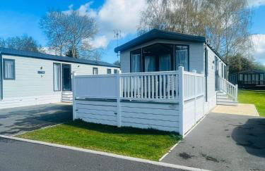 Evergreen Lodge with Hot Tub - Foto 2