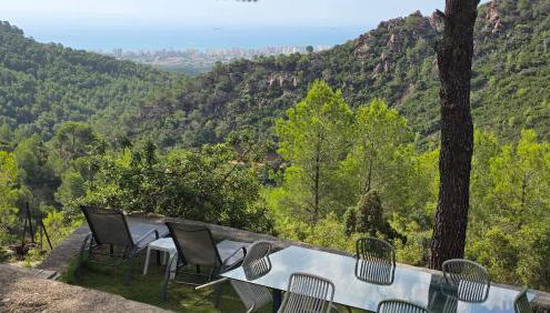 casa y piscina en un parque natural - Photo 3