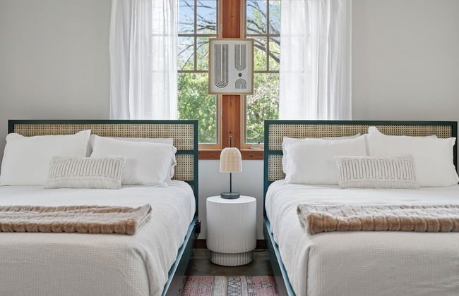 Urban Cowboy Villas - Heart of 704 - Foto 10