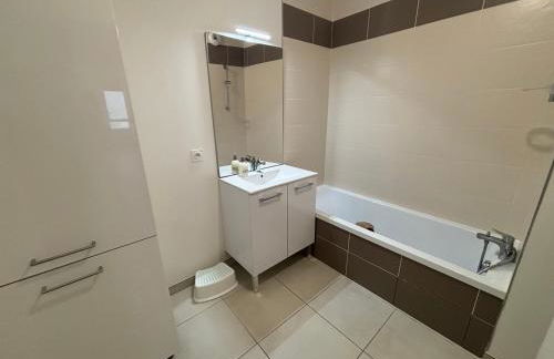 Côté Parc - appart cosy, terrasse, parking & au pied du métro à Lyon - Foto 7