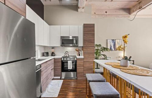 Heart of Downtown Dallas 2BR 2BA Getaway - Photo 26