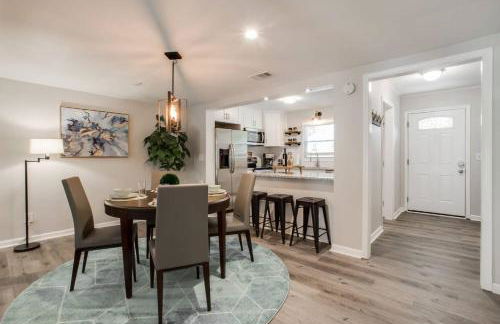 Modern + Cozy Townhome - minutes to Avalon w/king - Foto 30
