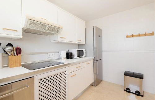 Modern beachside Penthouse with amazing sea views in Costabella, Marbella - Photo 10