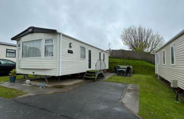 Delightful 2 bedroom Caravan, Pencnwc, New Quay - Photo 3