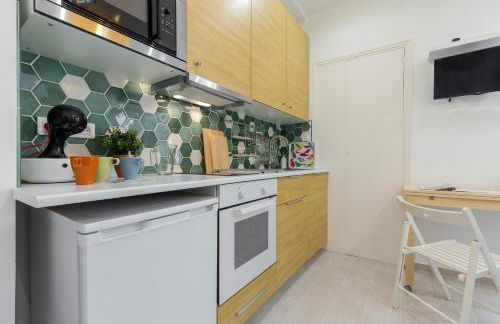 Casa Madere- Idéal Couples - Central & cosy -Train station - Tram & Supermarkets-Balcony- Washing-machine-AC - Foto 18