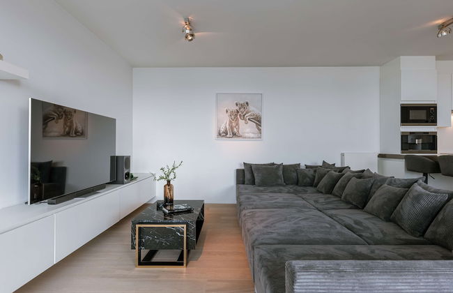 Modern Antwerp Apartment With City Views 2 Bedrooms - Photo 12