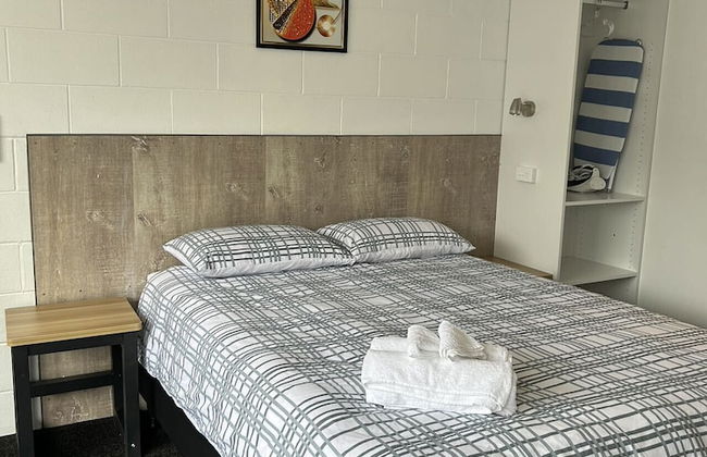 Avon Apartments - Photo 9