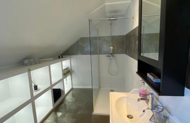 Le Havre by Leslodgespa - Confort et élégance, terrasse privée, proche de l'aéroport et de Bâle - Foto 13