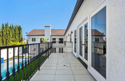 Sleek 7BR Exquisite Estate Resort Pool, Sauna, Spa 6500 SQF - Foto 3