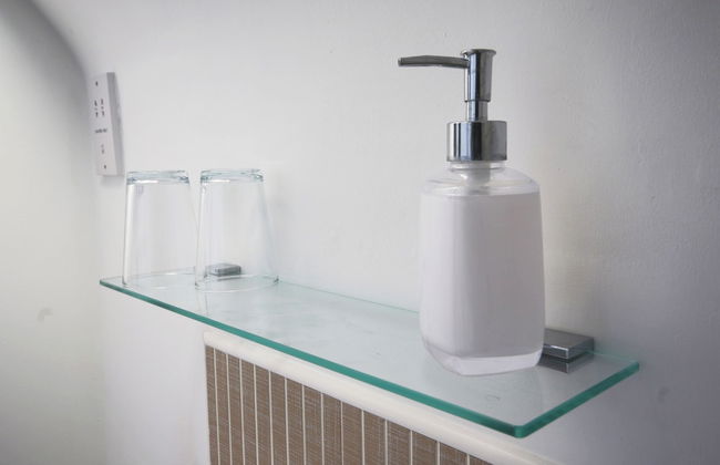 Modern 4 Bed Townhouse with Parking - Foto 27