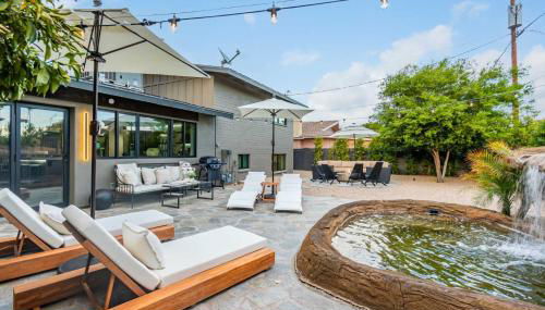 SolaNova Designer Oasis with Cocktail Pool & Theater - Foto 2