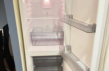 The Vogue Stay, 3 Bedrooms, 2 bathrooms, Ideal for JR & Oxford Hospitals, FREE CarPark, Conveniently located for Ring Road access, 2 miles from Oxford City Centre easy car & bus route - Foto 33