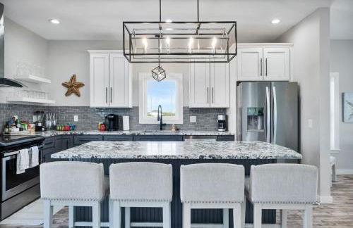 Walkable Topsail Retreat with Hot Tub and Views - Foto 18