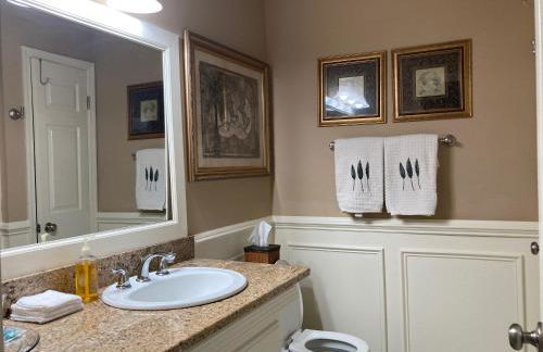 Classic City 3 bedroom 2 bath condo with deck close to UGA, Five Points, and Memorial Park in Athens - Photo 19