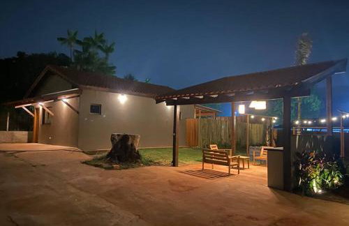 Bangalô com piscina e privacidade a 6 km do centro - Foto 21