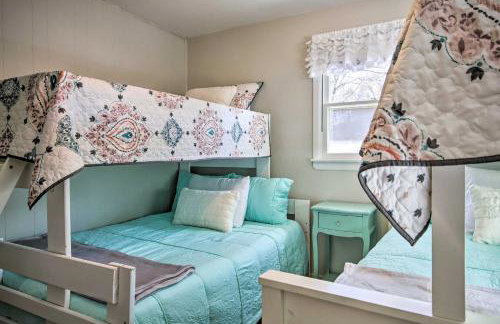 Lakefront Gem with Screened Porch and Game Room! - Foto 17