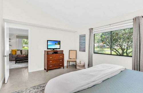 Luxurious Golf Retreat Villa in PGA National! - Photo 10