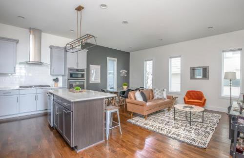 Jack Daniels House with Rooftop Golf, City views! 8min to Whiskey Row! Sleeps 10! - Foto 19