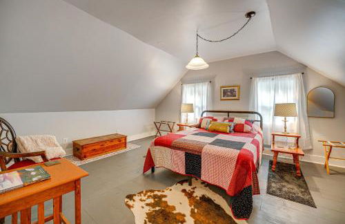 Spacious Vintage Gem with Sunroom in Manistee! - Foto 26