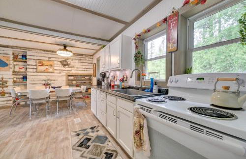 Lakefront Michigan Abode with Deck and Fire Pit! - Foto 10