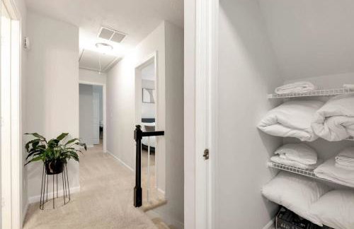 4BR Cozy Family Retreat Near Mall of GA, Near Lake Lanier - Sleeps 10 - Foto 76