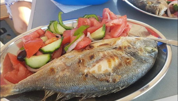 Paseo en barco de pesca con pescador profesional (grupo pequeño) - Foto 4