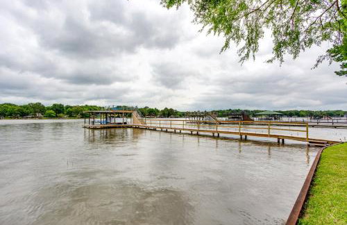 Hot Tub and Dock Lakefront Mabank Home - Foto 31