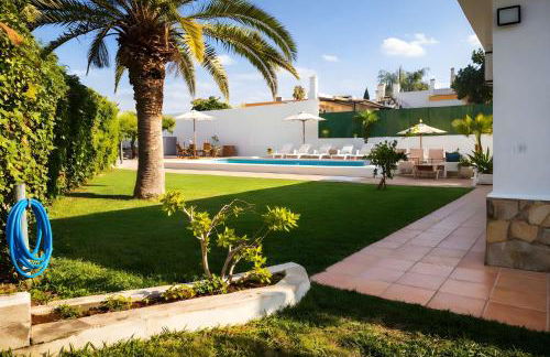 Chalet de Lujo con Piscina Privada cerca de Sevilla - Photo 4