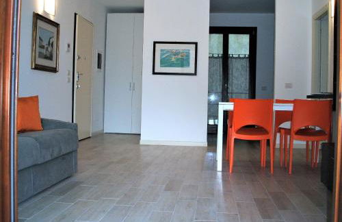 Green & Lake Home - Photo 11