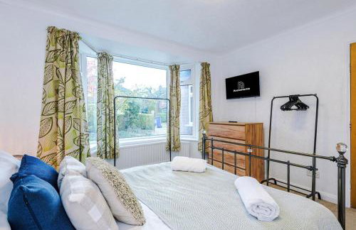 4 Bed House - Sleeps 8 - Free Parking - Manchester - Foto 11