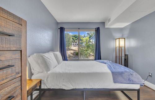 Point Loma 2BR Townhome w Parking in Prime Location - Foto 23