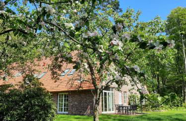 Forestry Chic Flat With Lake And Forest View - Photo 10