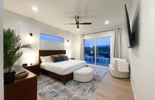 Luxe Port Lookout with waterfront, theater, games - Foto 6