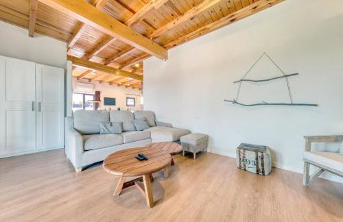 Chalet Emily Alpine Chic with Hot Tub and Ocean View By Lanzarote Vacation Homes - Foto 52