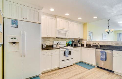 Waterfront Condo with Water Park, Walk to the Beach! - Foto 9