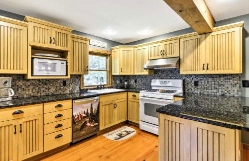 Black Mountain Cabin with Screened Porch and Views! - Foto 8