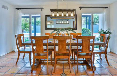 Sherman Oaks Tennis Estate with Pool + Spa - Foto 10